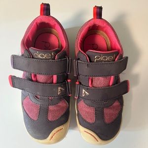 Plae Charlie size 11.